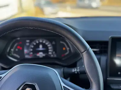 Renault Clio 2021 - 16400 EUR, 88000 km - AUTO.MOTO.pt - 88000km - foto 14 de 20