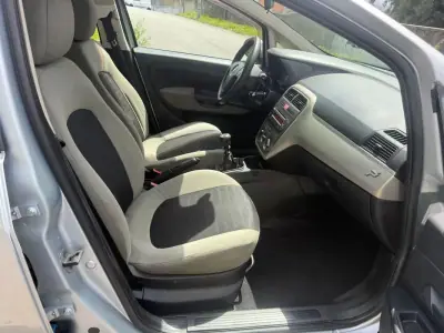 Fiat Grande Punto 2007 - 3990 EUR, 138000 km - AUTO.MOTO.pt - 138000km - foto 12 de 22
