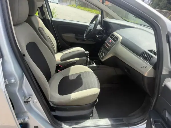 Fiat Grande Punto 2007 - 3990 EUR, 138000 km - AUTO.MOTO.pt - 138000km - foto 12 de 22