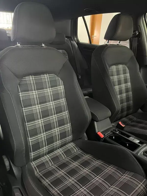 Volkswagen Golf 2015 - 18900 EUR, 147980 km - AUTO.MOTO.pt - 147980km - foto 10 de 16