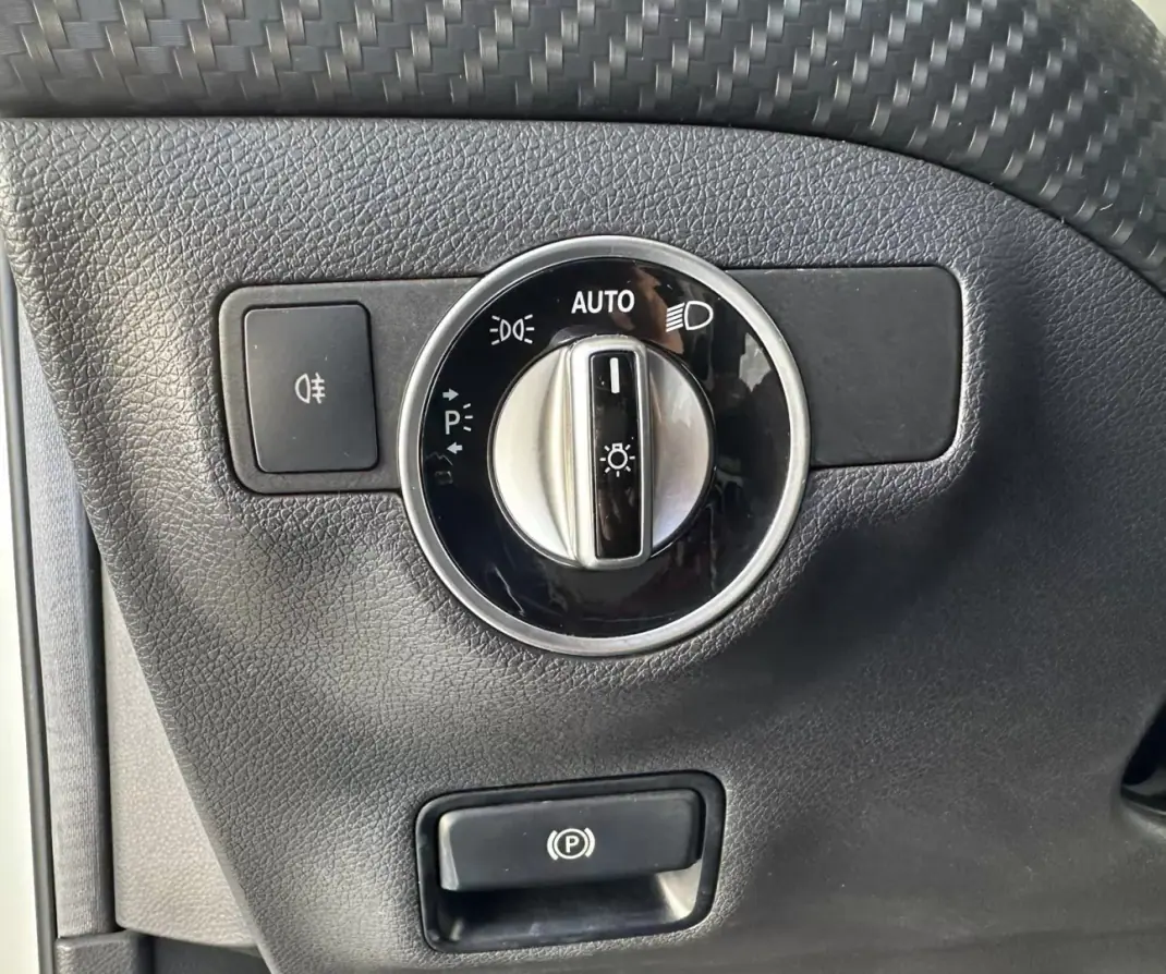 Mercedes-Benz A 180 2015 - 18900 EUR, 111327 km - AUTO.MOTO.pt - 111327km - foto 15 de 29