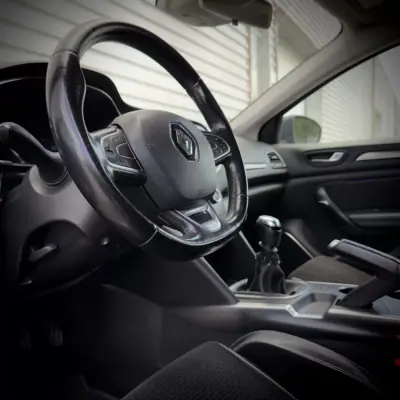 Renault Mégane 2017 - 11500 EUR, 185000 km - AUTO.MOTO.pt - 185000km - foto 5 de 20