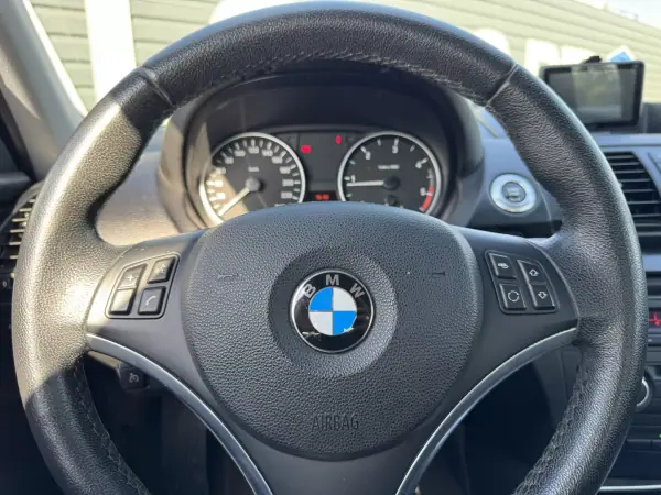 BMW 118 2010 - 11950 EUR, 215000 km - AUTO.MOTO.pt - 215000km - foto 12 de 24