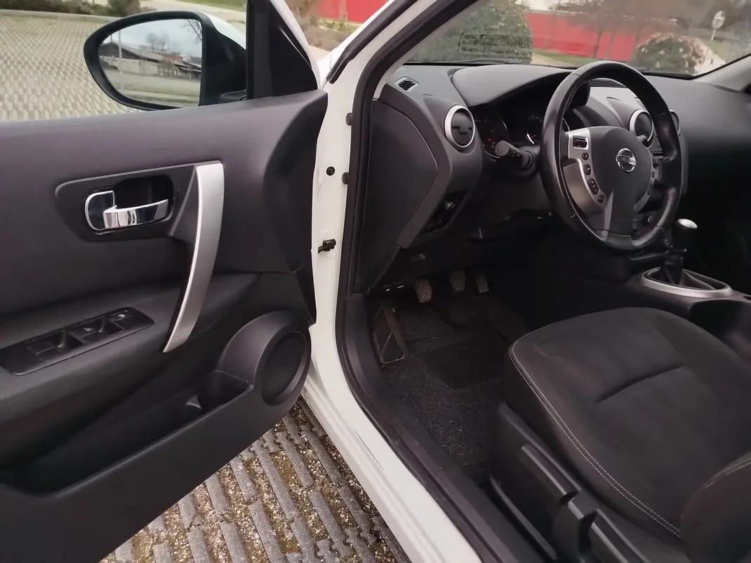 Nissan Qashqai 2011 - 12000 EUR, 101293 km - AUTO.MOTO.pt - 101293km - foto 14 de 15