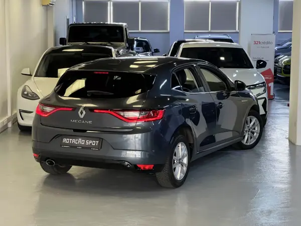 Renault Mégane 2016 - 11990 EUR, 140000 km - AUTO.MOTO.pt - 140000km - foto 3 de 41