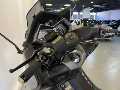 Yamaha TMAX 2016 - 8990 EUR, 27000 km - AUTO.MOTO.pt - 27000km - foto 21 de 35