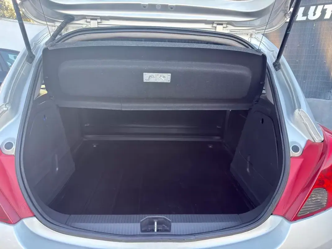 Opel 2007 - 4250 EUR, 139900 km - AUTO.MOTO.pt - 139900km - foto 13 de 17