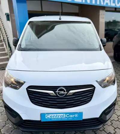 Opel COMBO 2024 - 16950 EUR, 53000 km - AUTO.MOTO.pt - 53000km - foto 4 de 24