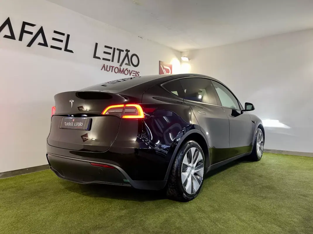 Tesla Model Y 2024 - 38500 EUR, 68000 km - AUTO.MOTO.pt - 68000km - foto 8 de 43