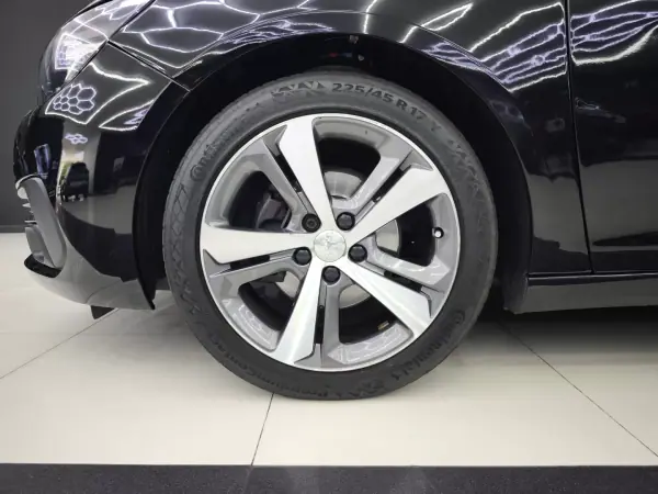 Peugeot 308 2017 - 13950 EUR, 183610 km - AUTO.MOTO.pt - 183610km - foto 18 de 45