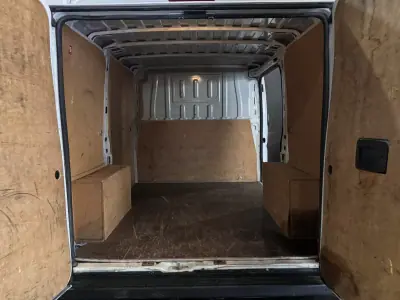 Peugeot Partner L2 caixa automática 130cv 2022 - 16990 EUR, 170100 km - AUTO.MOTO.pt - 170100km - foto 23 de 26