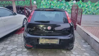 Fiat Punto 2016 - 6990 EUR, 160000 km - AUTO.MOTO.pt - 160000km - foto 11 de 13