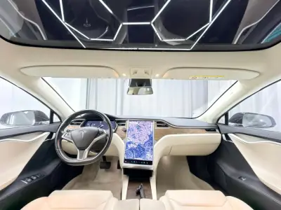 Tesla Model S 2018 - 23500 EUR, 183000 km - AUTO.MOTO.pt - 183000km - foto 9 de 21