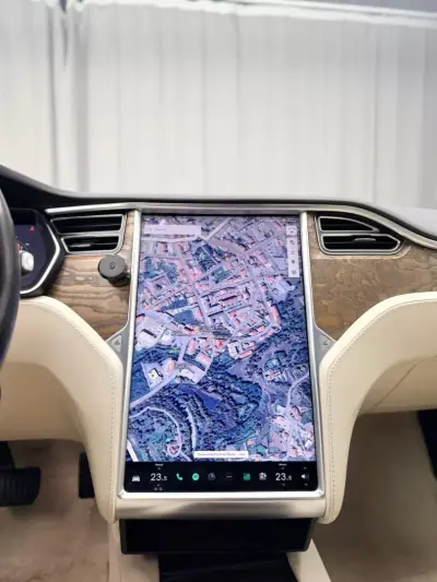 Tesla Model S 2018 - 23500 EUR, 183000 km - AUTO.MOTO.pt - 183000km - foto 10 de 21