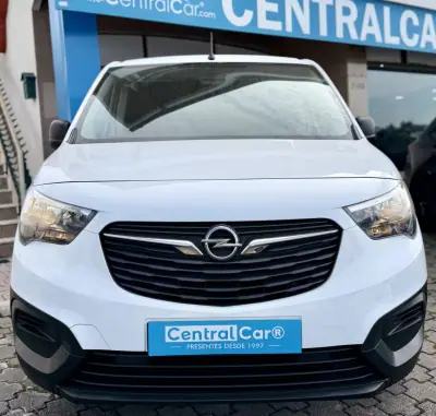 Opel COMBO 2024 - 16950 EUR, 53000 km - AUTO.MOTO.pt - 53000km - foto 3 de 24