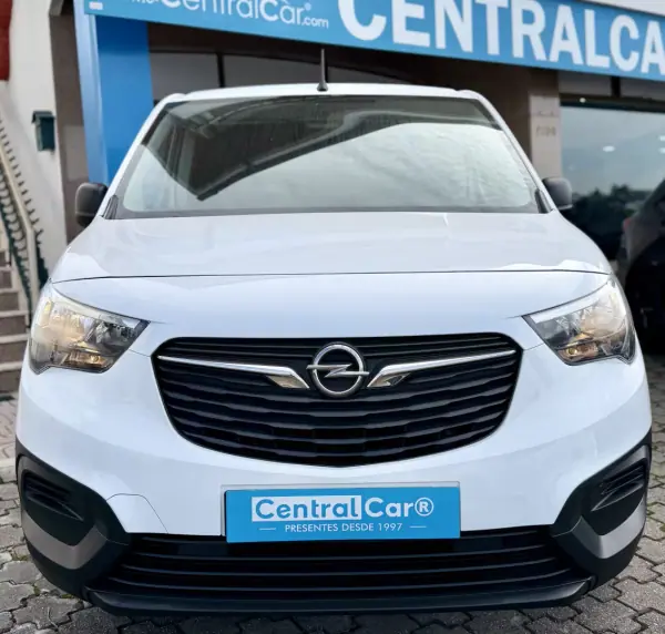 Opel COMBO 2024 - 16950 EUR, 53000 km - AUTO.MOTO.pt - 53000km - foto 3 de 24