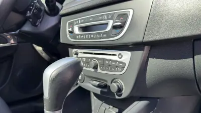 Renault Mégane Cabrio 2012 - 11800 EUR, 182000 km - AUTO.MOTO.pt - 182000km - foto 34 de 38