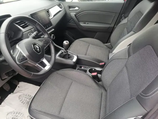 Renault Captur 2024 - 21900 EUR, 49930 km - AUTO.MOTO.pt - 49930km - foto 11 de 16