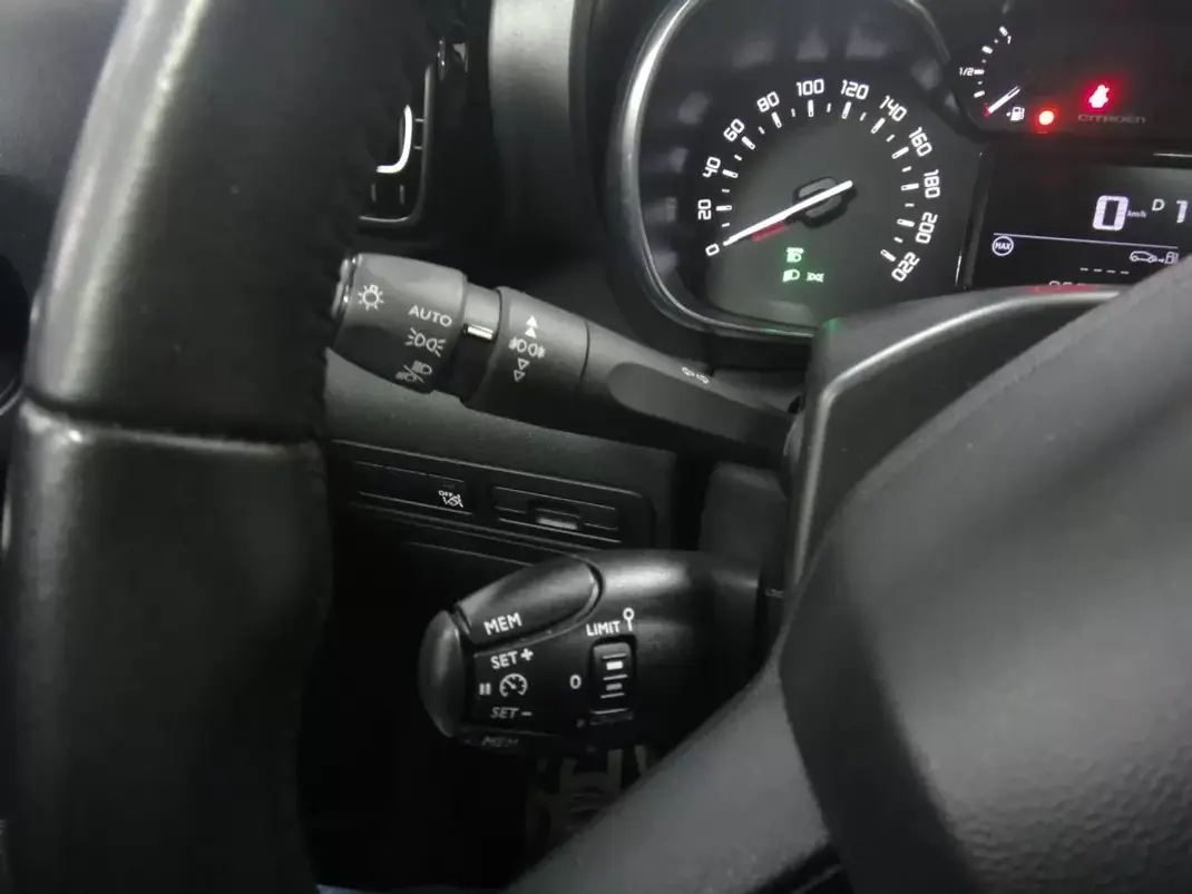 Citroën C3 Aircross 2019 - 14990 EUR, 63000 km - AUTO.MOTO.pt - 63000km - foto 26 de 27
