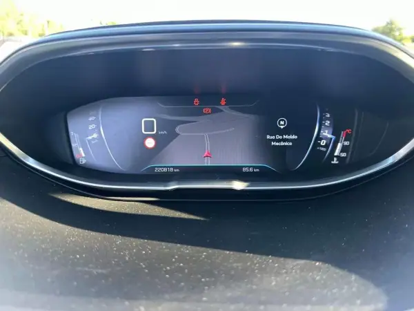 Peugeot 5008 2018 - 14900 EUR, 220000 km - AUTO.MOTO.pt - 220000km - foto 48 de 60