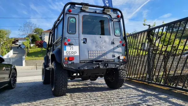 Land Rover Defender 2001 - 35000 EUR, 81787 km - AUTO.MOTO.pt - 81787km - foto 8 de 57