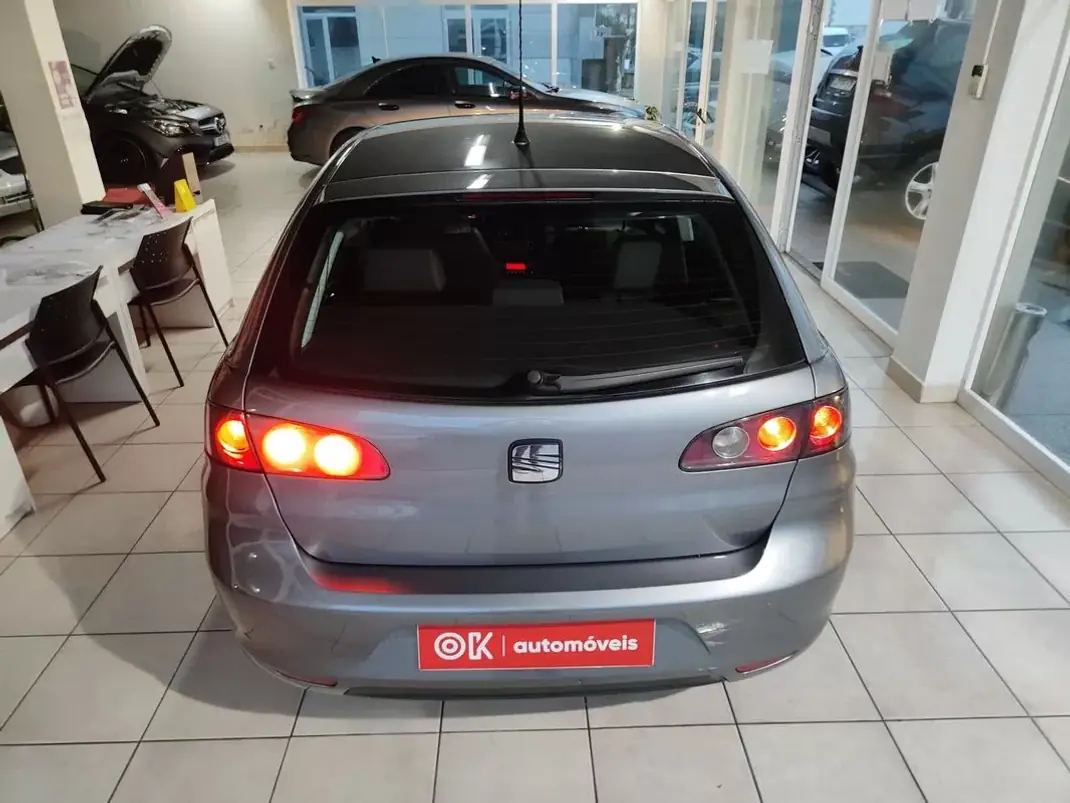 SEAT Ibiza 2007 - 3950 EUR, 300900 km - AUTO.MOTO.pt - 300900km - foto 10 de 30