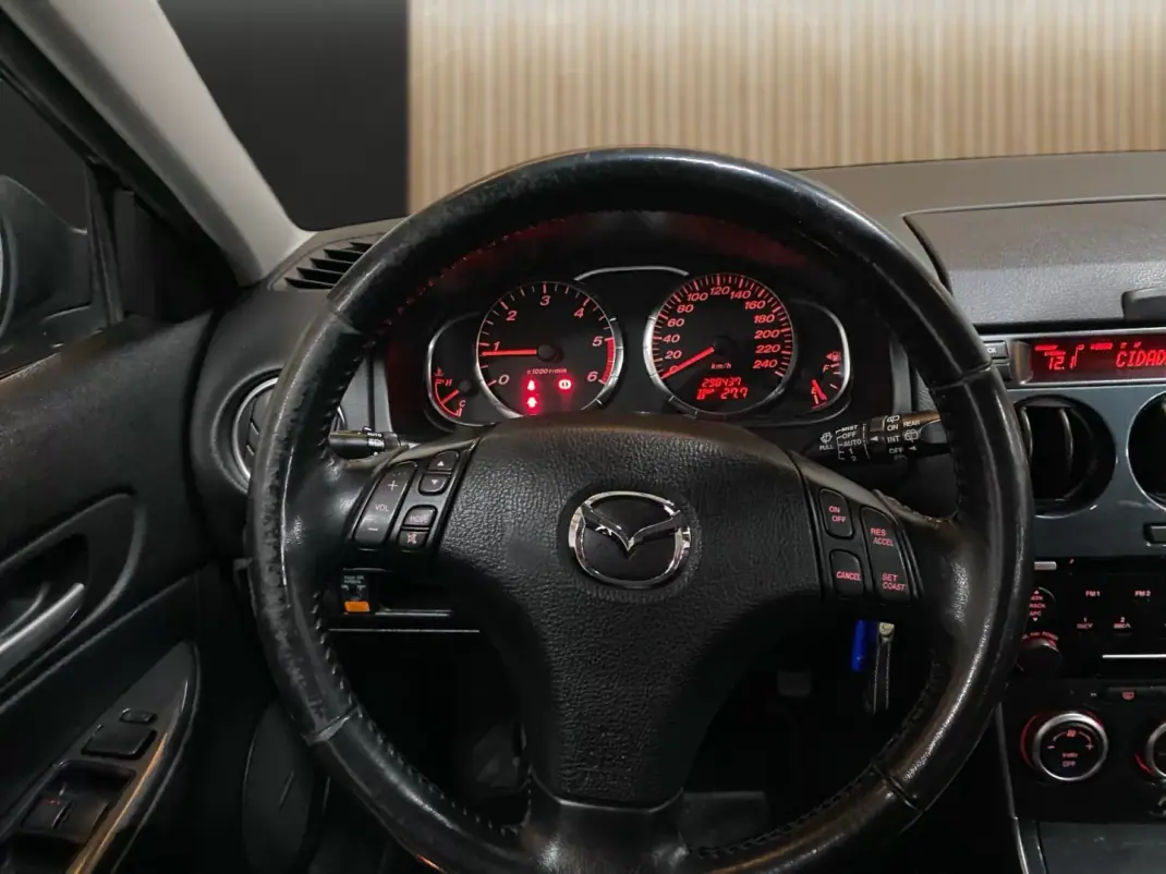 Mazda 6 2006 - 4750 EUR, 298400 km - AUTO.MOTO.pt - 298400km - foto 9 de 20
