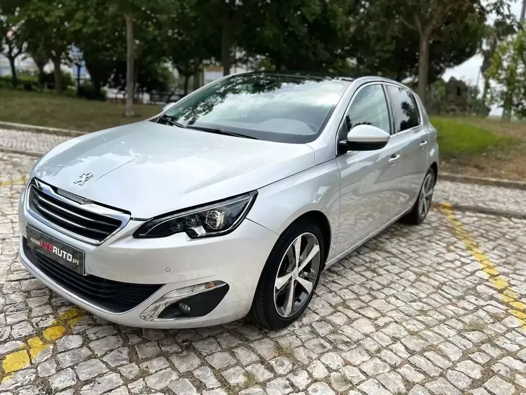Peugeot 308 2015 - 11900 EUR, 210000 km - AUTO.MOTO.pt - 210000km - foto 1 de 36