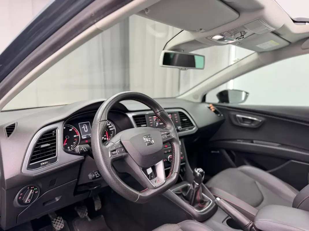 SEAT Leon 2014 - 17500 EUR, 140000 km - AUTO.MOTO.pt - 140000km - foto 19 de 21