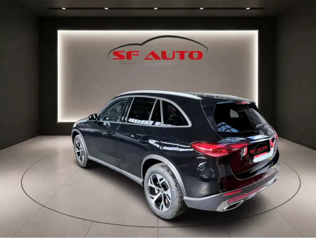 Mercedes-Benz GLC 300 2024 - 72990 EUR, 25912 km - 25912km - foto 8 de 15
