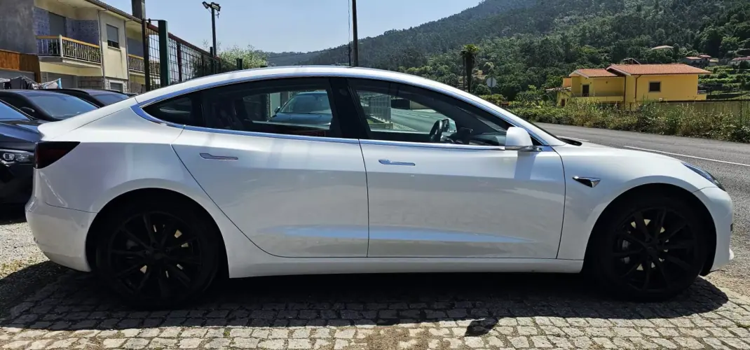 Tesla Model 3 2020 - 25500 EUR, 99000 km - AUTO.MOTO.pt - 99000km - foto 24 de 25