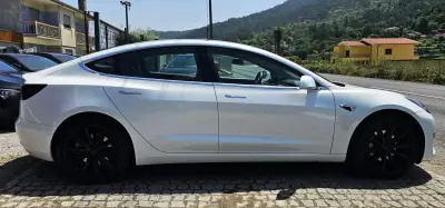 Tesla Model 3 2020 - 25500 EUR, 99000 km - AUTO.MOTO.pt - 99000km - foto 24 de 25