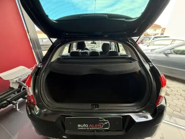 Citroën C4 2015 - 11950 EUR, 139224 km - AUTO.MOTO.pt - 139224km - foto 16 de 17