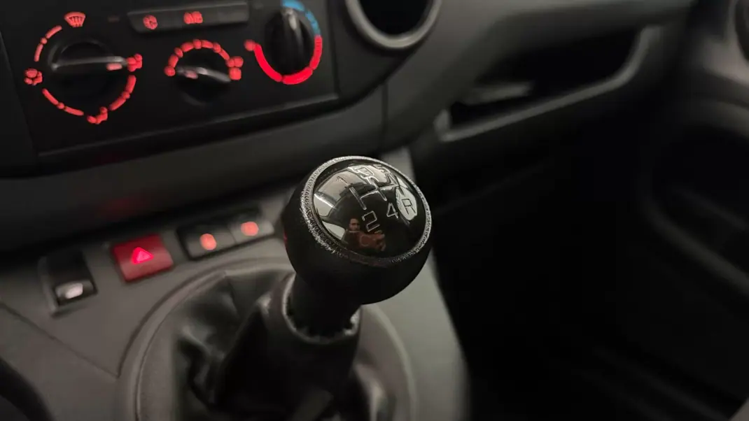 Peugeot PARTNER GIRAFON 2018 - 7990 EUR, 230000 km - AUTO.MOTO.pt - 230000km - foto 17 de 20