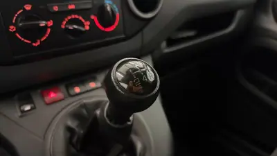 Peugeot PARTNER GIRAFON 2018 - 7990 EUR, 230000 km - AUTO.MOTO.pt - 230000km - foto 17 de 20
