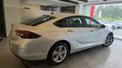 Opel Insignia Grand Sport 2018 - 12900 EUR, 149839 km - AUTO.MOTO.pt - 149839km - foto 16 de 49