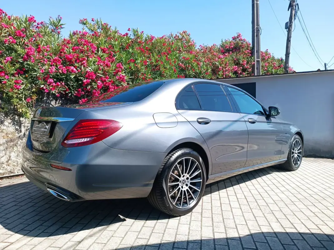 Mercedes-Benz E 300 2019 - 27500 EUR, 150200 km - 150200km - foto 6 de 18