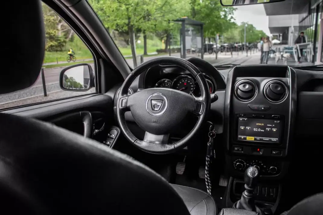 Dacia Duster 2014 - 10490 EUR, 134765 km - AUTO.MOTO.pt - 134765km - foto 28 de 36