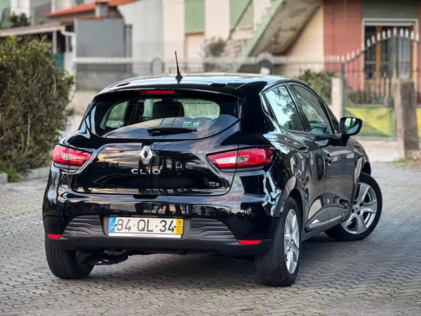 Renault Clio 2015 - 8900 EUR, 139000 km - AUTO.MOTO.pt - 139000km - foto 2 de 12