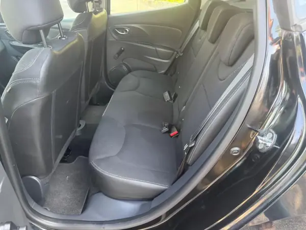 Renault Clio 2014 - 7650 EUR, 170000 km - AUTO.MOTO.pt - 170000km - foto 10 de 24