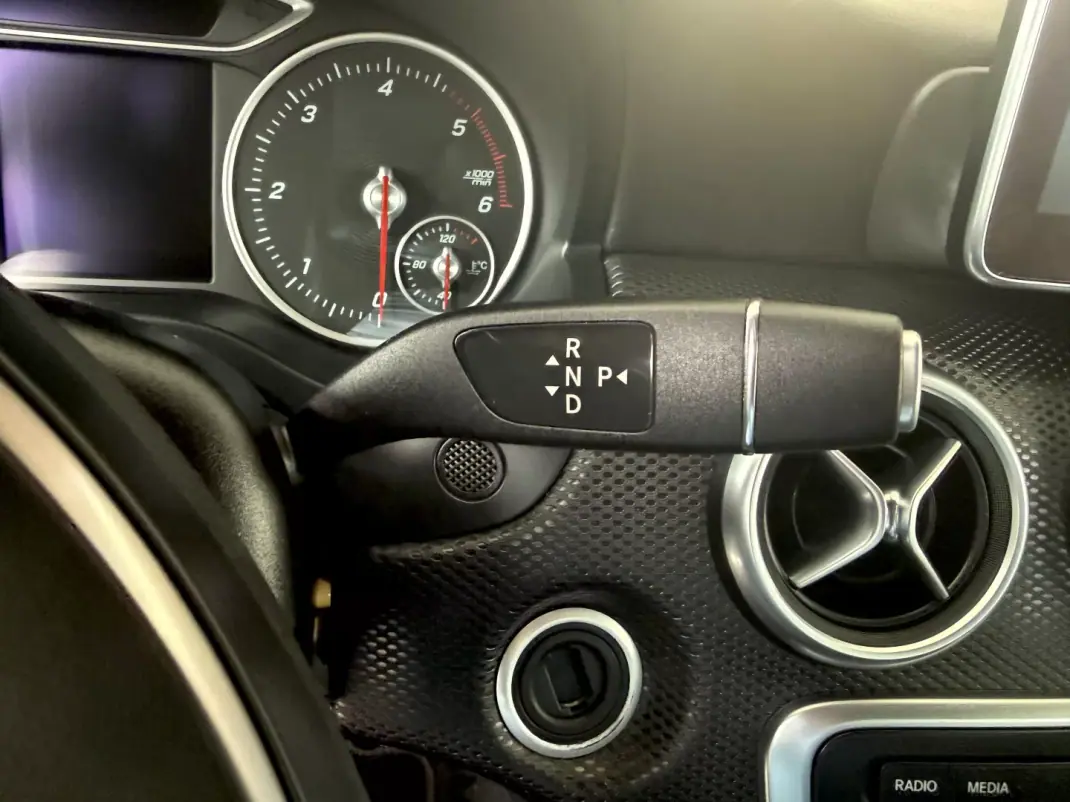Mercedes-Benz A 180 2015 - 15999 EUR, 219500 km - AUTO.MOTO.pt - 219500km - foto 75 de 110