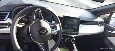 Renault Clio 2023 - 15000 EUR, 54000 km - AUTO.MOTO.pt - 54000km - foto 4 de 7