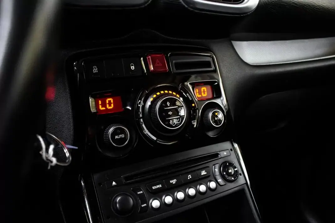 Citroën C3 Picasso 2017 - 7450 EUR, 79899 km - AUTO.MOTO.pt - 79899km - foto 13 de 27