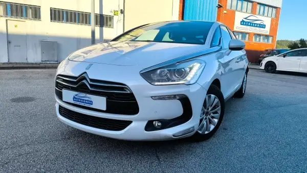 Citroën DS5 2015 - 10900 EUR, 175000 km - AUTO.MOTO.pt - 175000km - foto 7 de 17