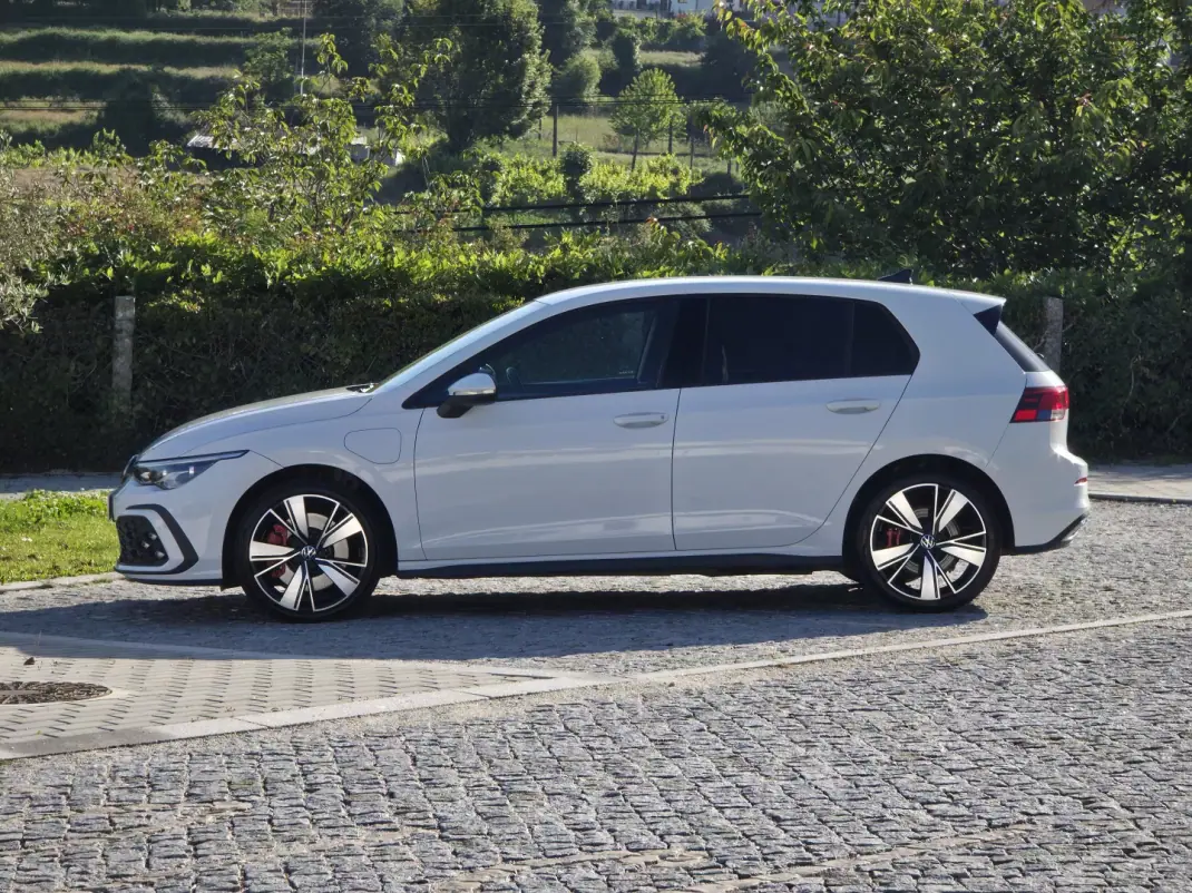 Volkswagen Golf 2020 - 21990 EUR, 66000 km - AUTO.MOTO.pt - 66000km - foto 17 de 33