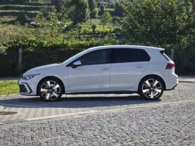 Volkswagen Golf 2020 - 21990 EUR, 66000 km - AUTO.MOTO.pt - 66000km - foto 17 de 33