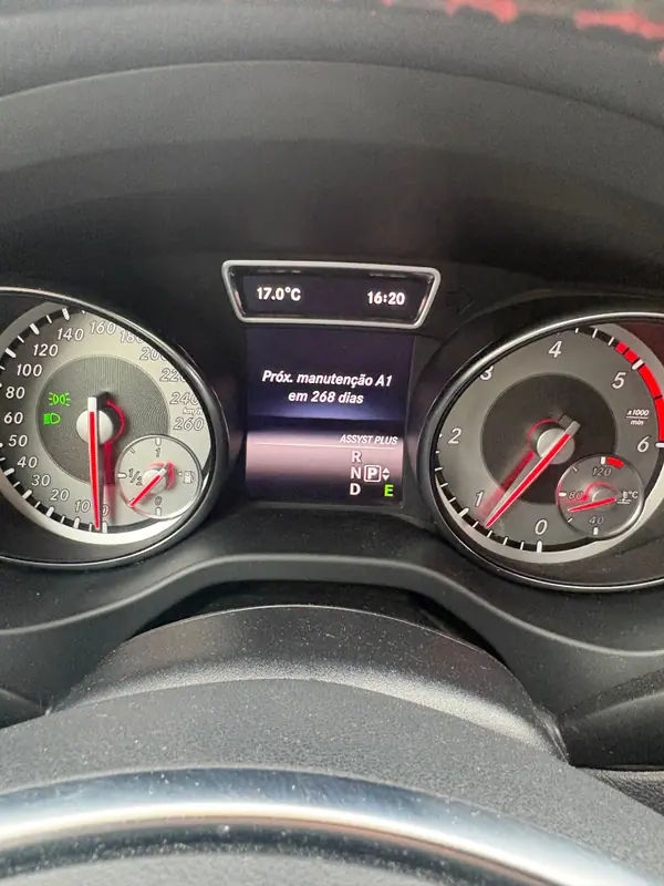 Mercedes-Benz CLA 220 2015 — foto 3 de 11