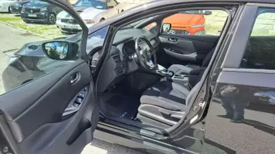 Nissan Leaf 2018 - 12890 EUR, 62000 km - AUTO.MOTO.pt - 62000km - foto 6 de 45