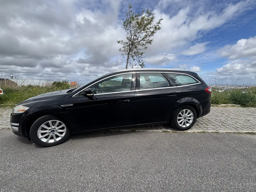 Ford Mondeo 2014 - 7490 EUR, 195600 km - AUTO.MOTO.pt - 195600km - foto 4 de 14