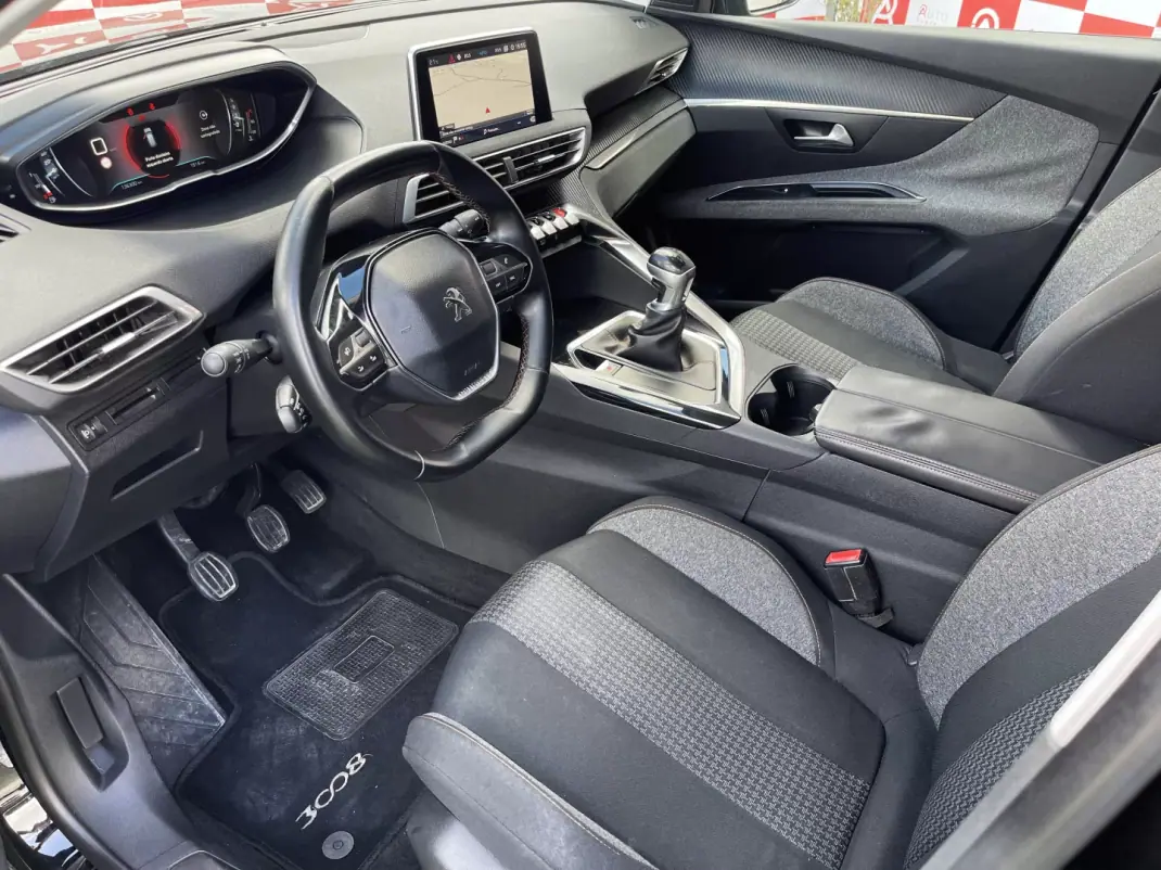 Peugeot 3008 2016 - 15990 EUR, 136300 km - AUTO.MOTO.pt - 136300km - foto 16 de 20